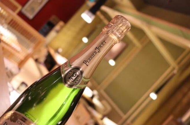 法国巴黎之花香槟与佳士得拍卖行建立合作关系