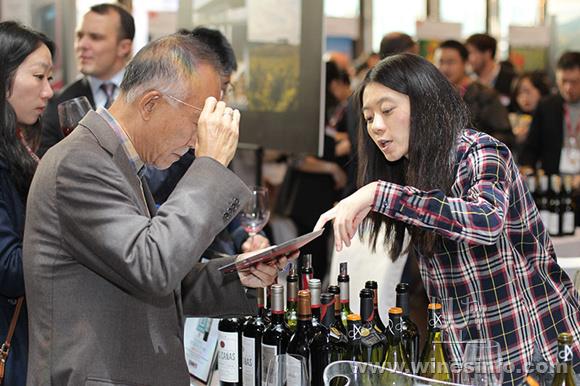 135814_decanter-shanghai-encounter-2015-chinese-consumers-old-young.jpg